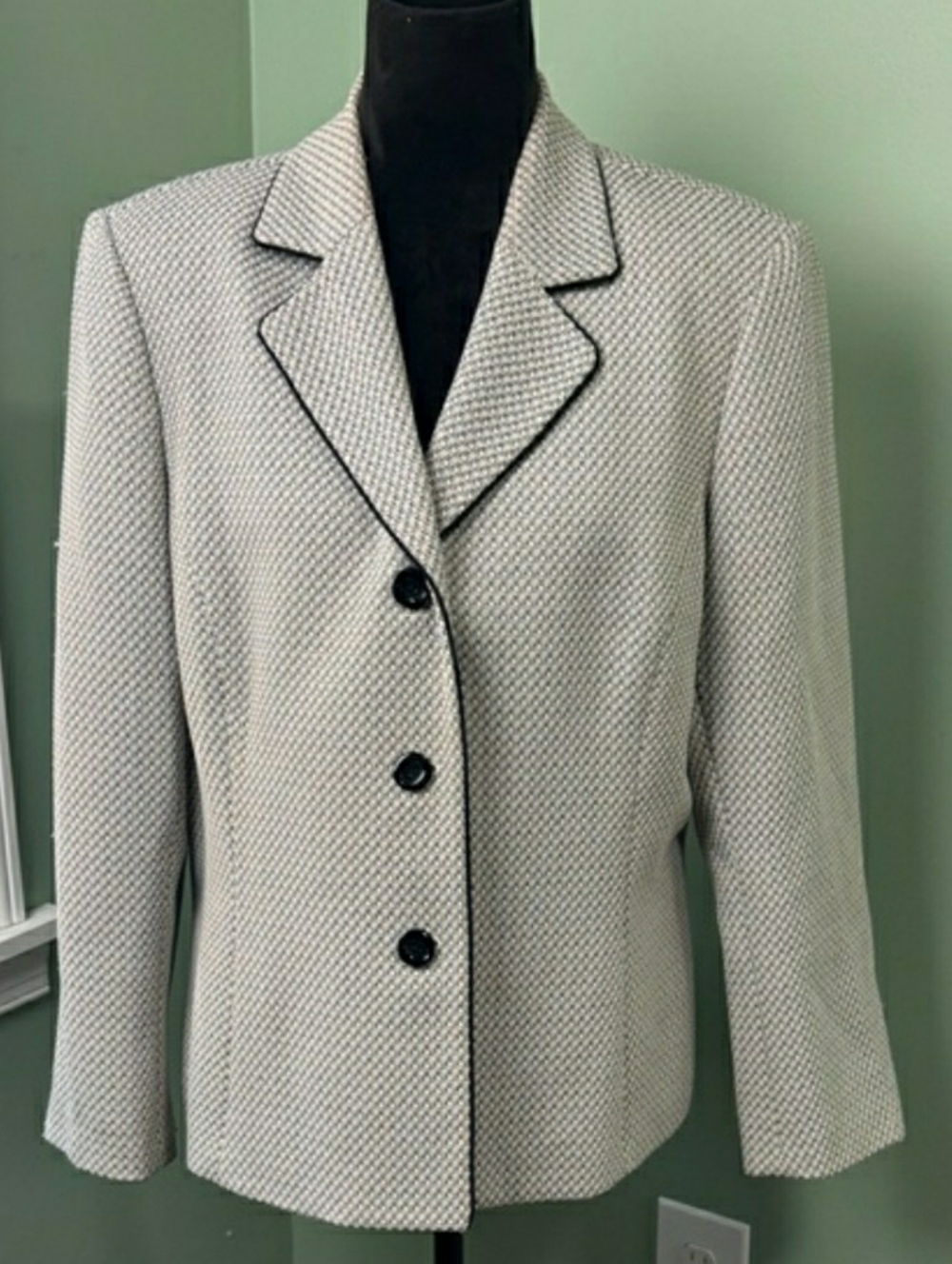 Evan Picone Cream Textured Blazer with Black Piping, Size 18